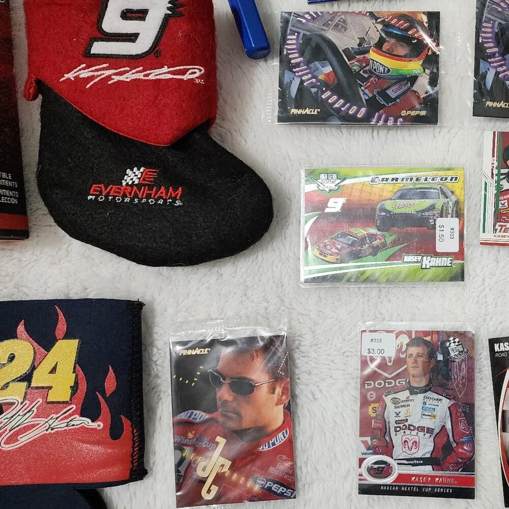 Jeff Gordon Memorbelia, Lots of items in this grouping. - Picture 6 of 10